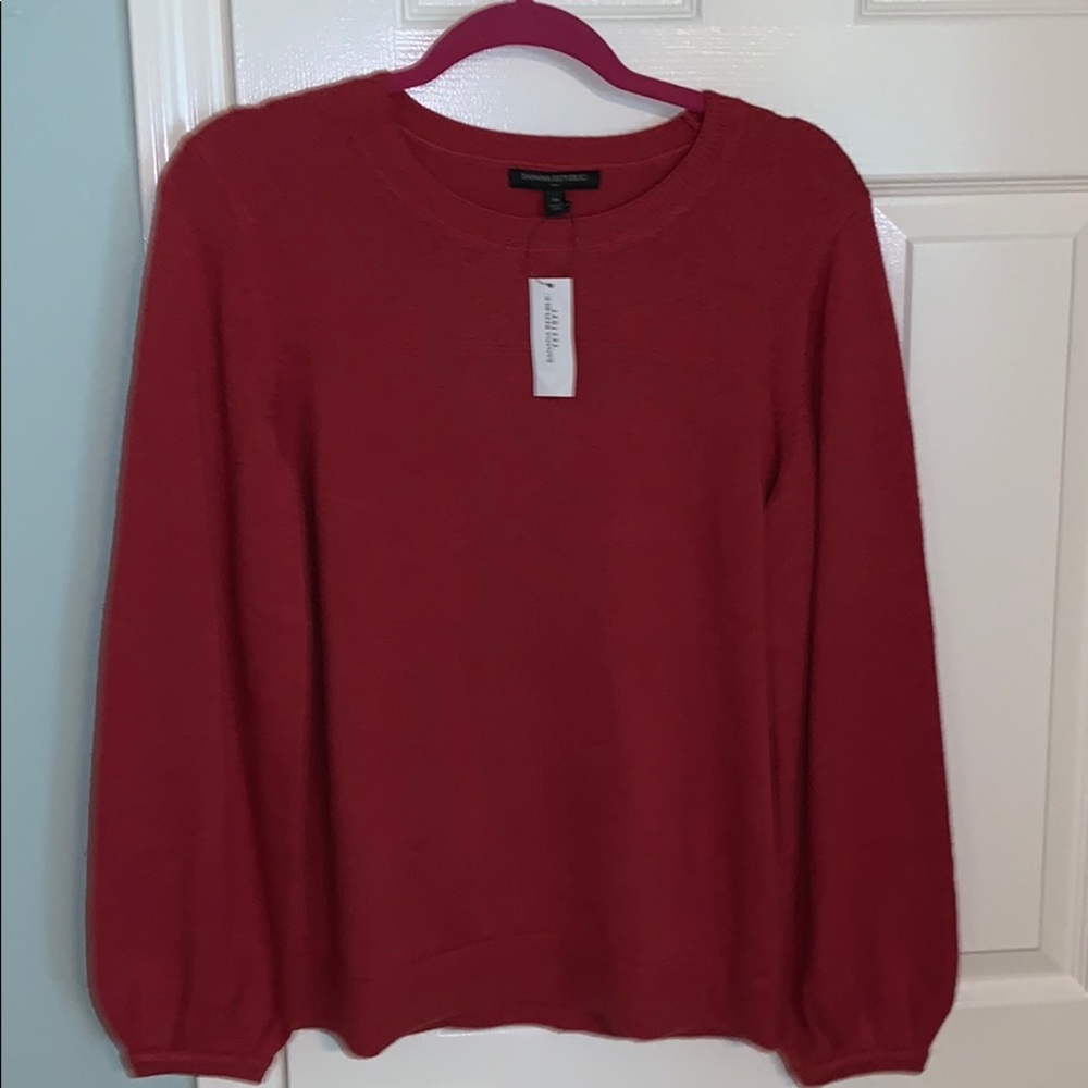Soft orange red M top
